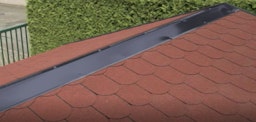 Aluminium Firstabdeckung für Satteldächer anthrazit (1 Stück á 2 m) Aluminium Firstabdeckung für Satteldächer anthrazit (1 Stück á 2 m)Zubehörbild