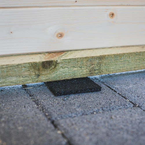 Feuchtigkeitssperre / Gummigranulat Unterleg-Pads für Gartenhäuser 96 Stück