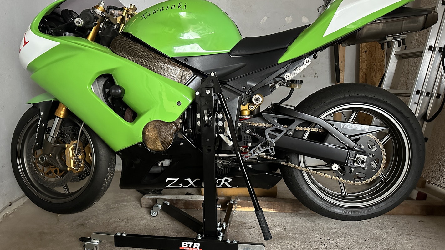 Zentralständer EVOLIFT für Kawasaki ZX-6R 03-06 Black Ops Edition Zentralständer EVOLIFT für Kawasaki ZX-6R 03-06 Black Ops Edition